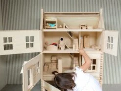 Djeco PlanToys Holzspielzeug Viktorianisches Puppenhaus Kellergeschoss 19 Djeco PlanToys Holzspielzeug Viktorianisches Puppenhaus Kellergeschoss -Corolle Verkaufsgeschäft 7338 5