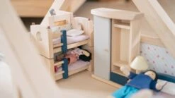 Plan Toys PlanToys Holzspielzeug Kinderzimmer-Orchard -Corolle Verkaufsgeschäft 7353