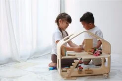 Plan Toys Moderner Puppenhaus -Corolle Verkaufsgeschäft 8854740071224