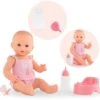 Corolle 9000130250 Mon Grand Poupon Emma Trink Und Näss Badebaby 36cm / Französische Puppe Mit Charme Und Vanilleduft -Corolle Verkaufsgeschäft corolle 9000130250 mon grand poupon emma trink und naess badebaby 36cm franzoesische puppe mit charme und vanilleduft