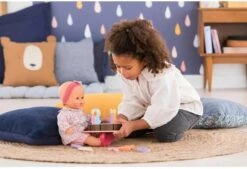 Corolle Hölzerne Geburtstagstorte Set Baby-Puppe 36/42 Cm - 11-teilig -Corolle Verkaufsgeschäft corolle houten verjaardagstaart set 11 delig