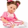 Götz 2120945 Muffin Stripe Vibes Kiss Puppe - 33 Cm Große Babypuppe Mit Braunen Schlafaugen, Braune Haare Und Weichkörper - Weichkörperpuppe In 7-teiligen Set -Corolle Verkaufsgeschäft goetz 2120945 muffin stripe vibes kiss puppe 33 cm grosse babypuppe mit braunen schlafaugen braune haare und weichkoerper weichkoerperpuppe in 7 teiligen set