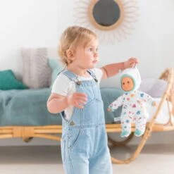 Mon Doudou Corolle Sweetheart / Astronaut / Weichkörperpuppe Mit Kapuze / Namensetikett /Vanilleduft / 30cm / Für Kinder Ab 9 Monaten Geeignet -Corolle Verkaufsgeschäft mon doudou corolle sweetheart astronaut weichkoerperpuppe mit kapuze namensetikett vanilleduft 30cm fuer kinder ab 9 monaten geeignet 3